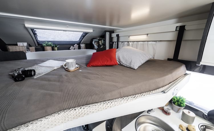 Daisy  – Luxuriöses Wohnmobil mit 4 Schlafplätzen, Kingsize-Bett, Doppeletagenbett