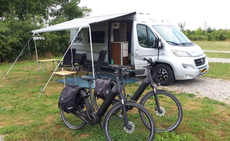 Bus Camper mit 2 langen Betten. Automatik 150 PS.