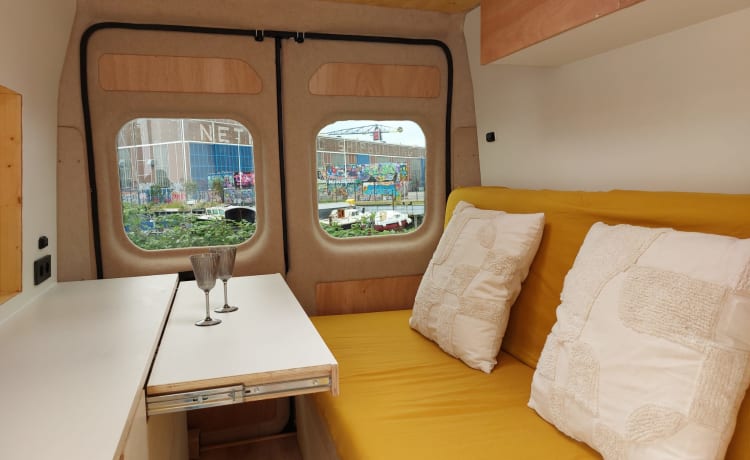 Boxy – Spacious off-grid bus camper 'Boxy' 2/3 pers. (2014)