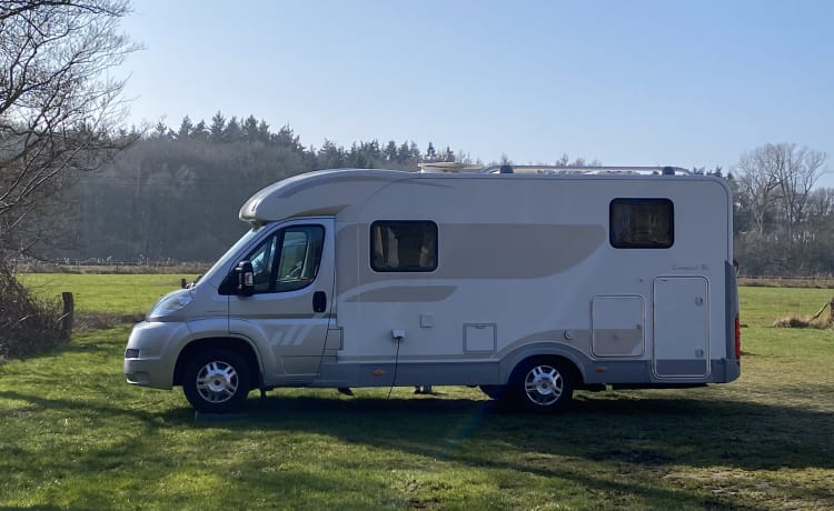 Goed onderhouden complete Adria Compact 2 persoons