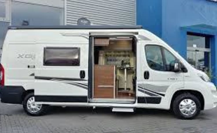 I-type – New bus camper with 4 permanent sleeping places