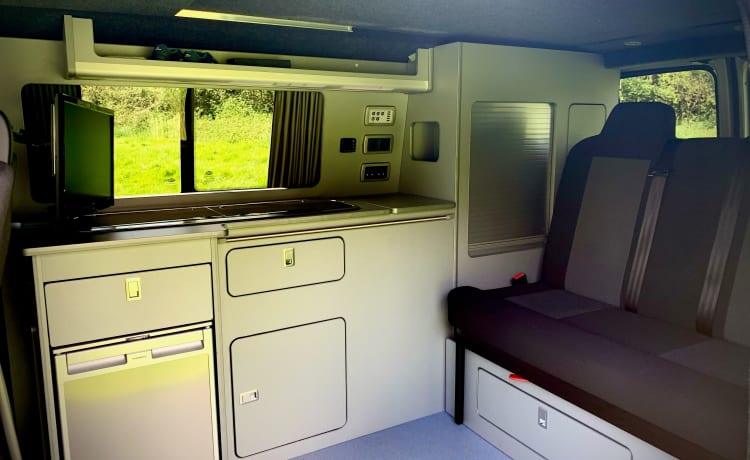 Lola D'Camper – Lola D'Camper – Bel camper VW con 4 posti letto – Pronto per la tua prossima avventura