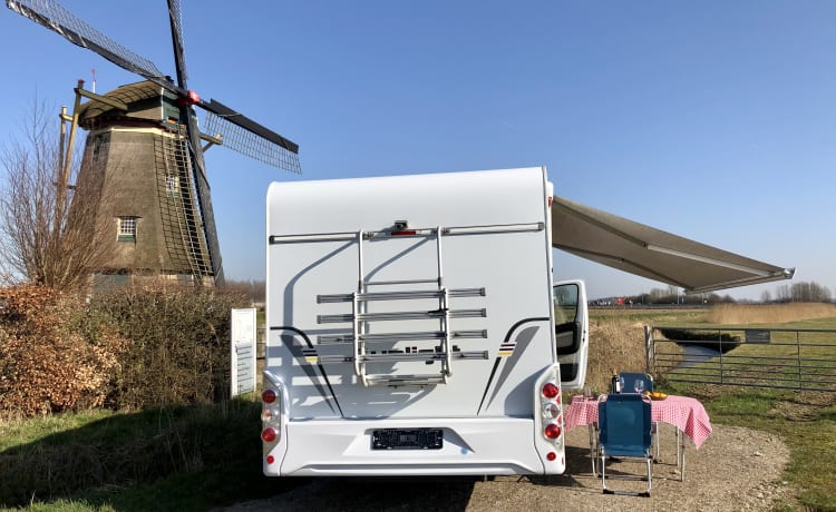 Camper familiare spazioso molto bello e completo per 2-4 persone