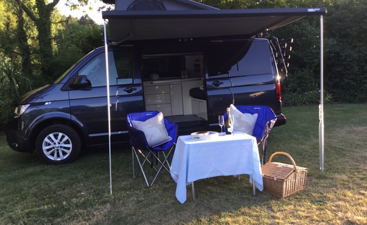 Georgie – ⭐️ BRAND NEW CONVERSION ⭐️ OFF GRID VW LUXURY CAMPER 