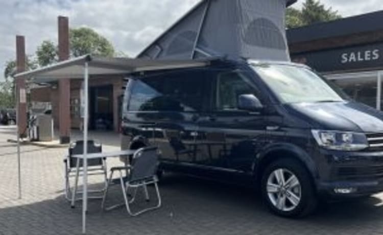 Roxie – 4 berth Volkswagen campervan from 2019