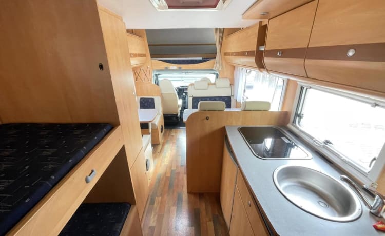 Familiencamper mit Etagenbetten, Sunlight Alkoven für 6 Personen von 2009