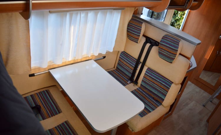 Beautiful complete and very neat 6-person camper (Fiat Ducato Joint S)