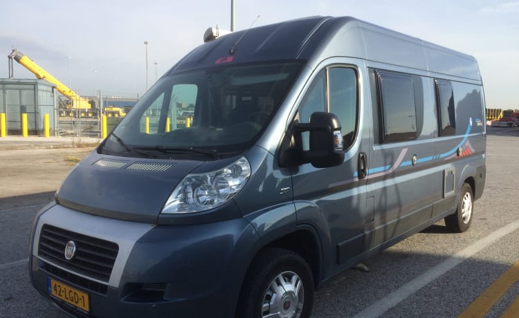 “Bakkie” – Compacte buscamper Adria Twin te huur