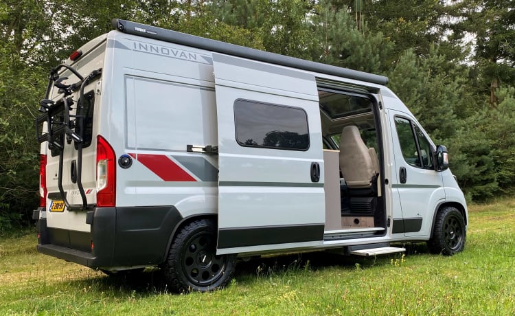 Stoere buscamper – LMC Innovan 600 met Panoramadak uit 2022