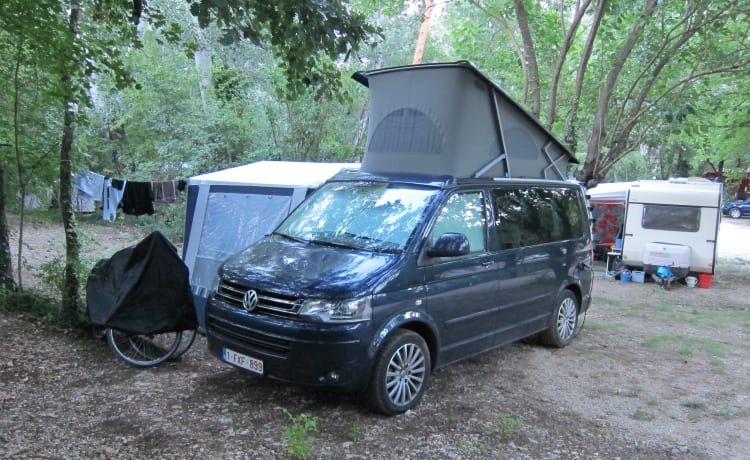 4p Volkswagen bus uit 2013