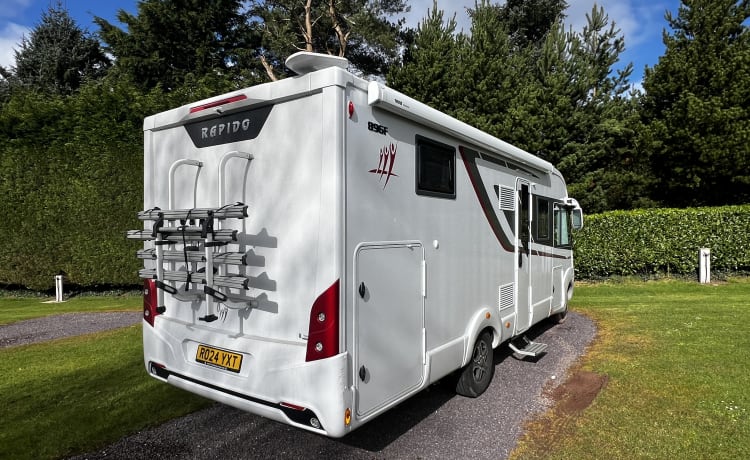 Rapido-camper met 4 slaapplaatsen