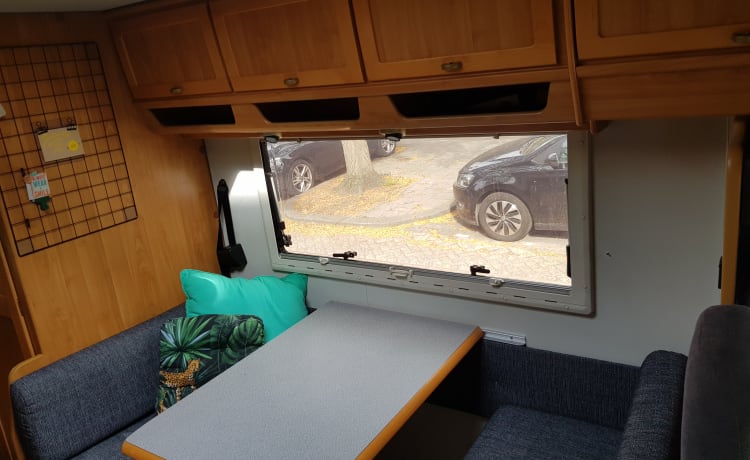 Hymer 4 personnes spacieux et très complet