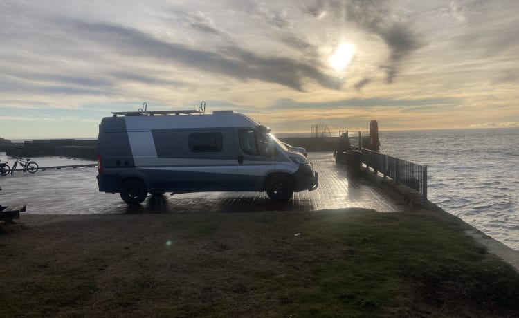 Peugeot Boxer mit 2 Schlafplätzen von 2016