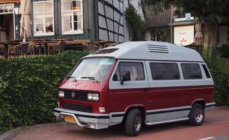 Originaler Retro Volkswagen T3 Dehler mit kompletter Campingausstattung.