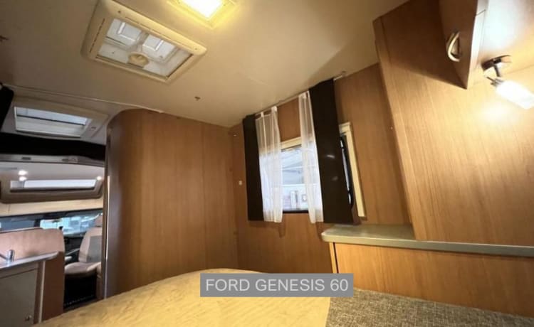 Luxe 4/5 persoons Ford Camper CHALLENGER met Queensbed.