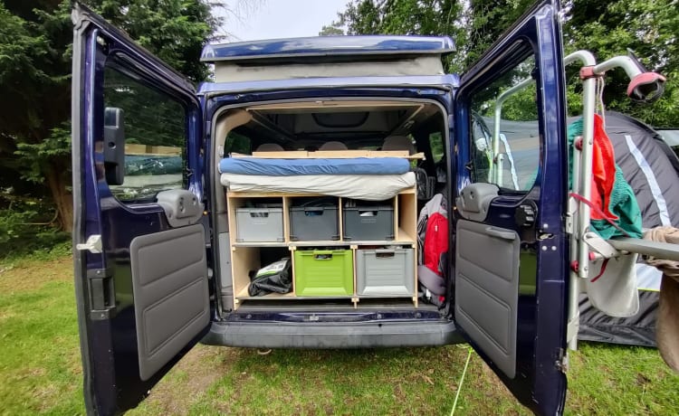 Camping-car Ford 4p de 2002, spécialement pour les petits enfants