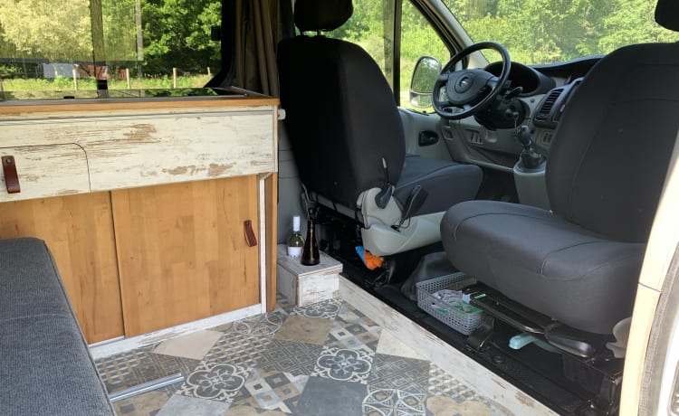 KIWI  7 – Opel Vivaro (ECO) buscamper . geheel zelfvoorzienend 