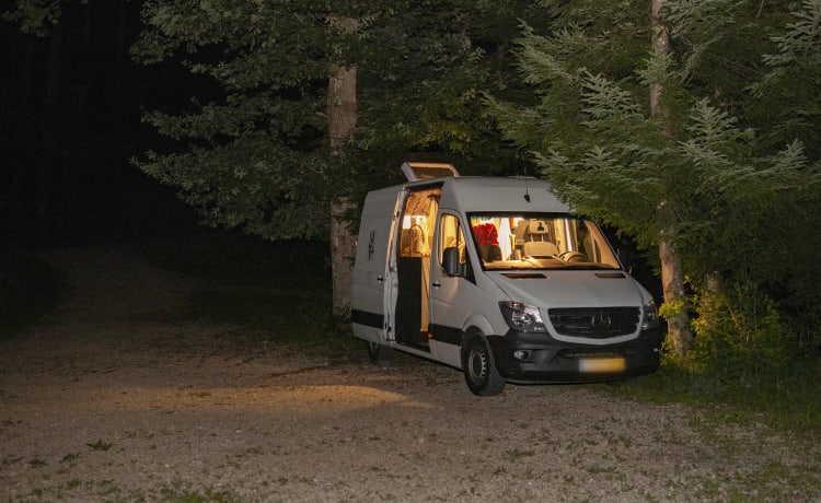 Zeer complete MB Sprinter 2p off-grid 