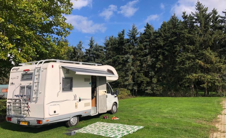 Camping-car alcôve 4/5 personnes; comme Backpacking, mais maintenant avec la famille !