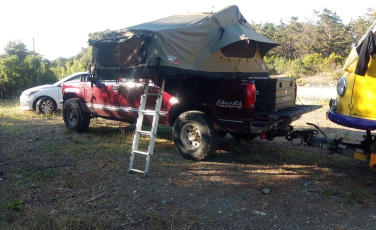 Chevy – Chevy PickUp V8 diesel à quatre roues motrices avec tente de toit et attelage 3,5 à