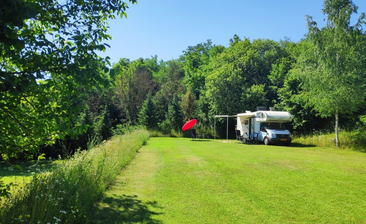 Diesel de roze schaats (kids zijn creatief 😄) – Komfortabler und kompletter Alkoven-Camper für 6 Personen