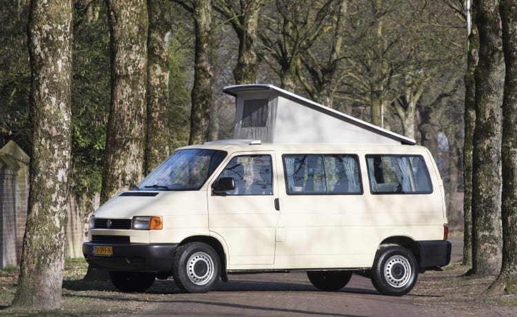 Desert - Multivan VW T4 confortable et robuste avec toit relevable