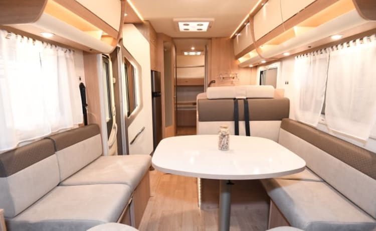 SB 740 – Ampio camper familiare 2019 per 5 persone