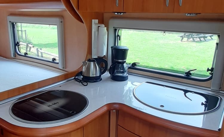 Spacious two-person Hobby camper with a spacious French bed