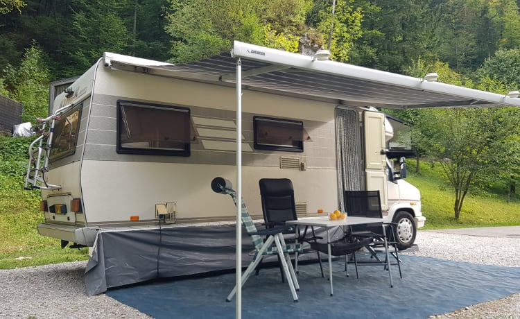 Hymer 4 personnes spacieux et très complet