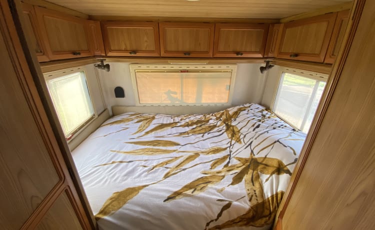 Bessie – Retro Camper from 1990 with the luxury of today!