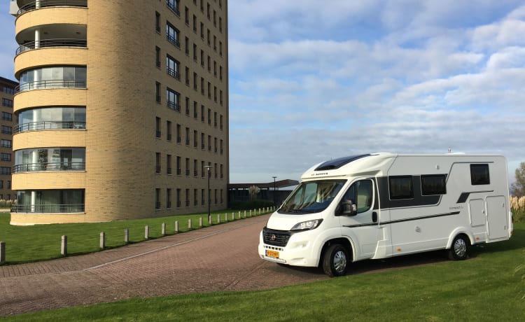 Volledige vrijheid met deze luxe Adria half integraal uit 2020