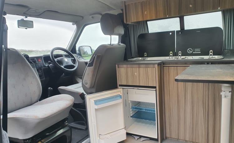 Hilary – Klassieke VW T4 Handgeschakelde 2-persoons camper