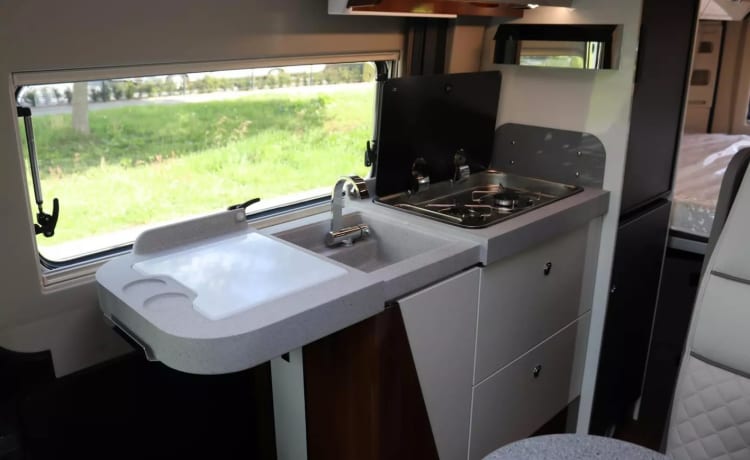 Luxury Mobilvetta Admiral 5.1 (Buttercup)