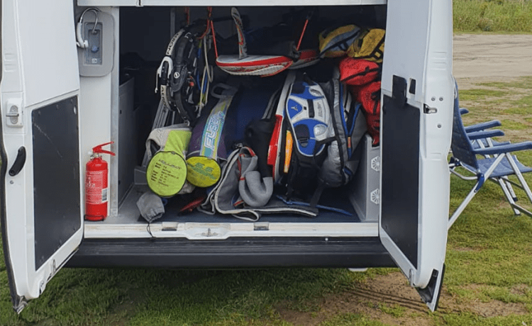 Boxer XL voor lange mensen, surfcamper met grote garage 