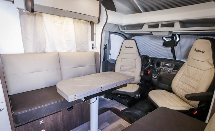 Luxe Ford Mobilhome met Dubbele 2-Persoonsbedden - Jouw Ultieme Reisgenoot!