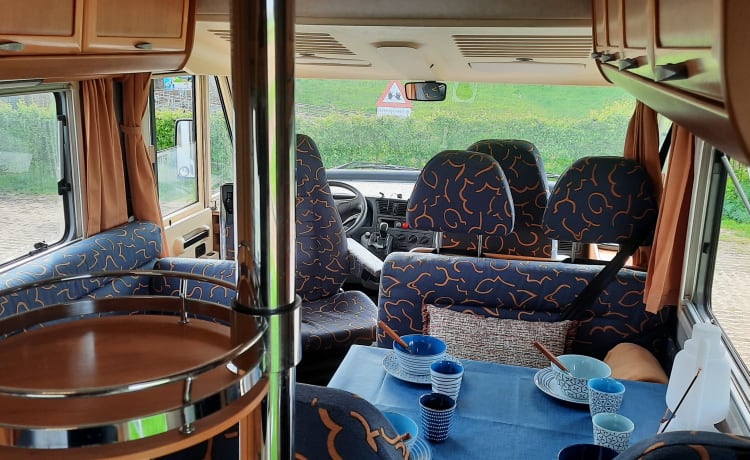 El Carasol – 6-person Hymer B544 likes to meet travelers who want to enjoy peace and quiet