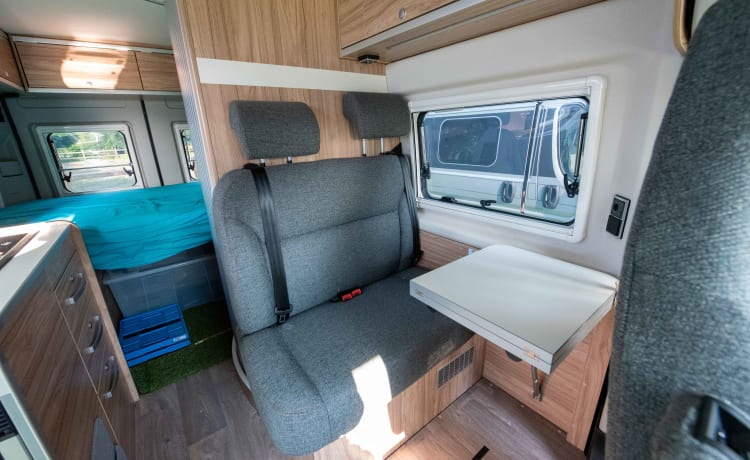 Hymer Ayers Rock 2022 con tettoia per 2 o 4 persone