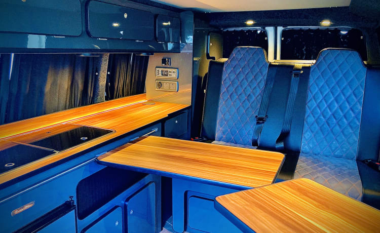 The Surfer – 2020 Top Spec luxuriöser VW Campervan. Entdecken Sie Cornwall mit Stil.