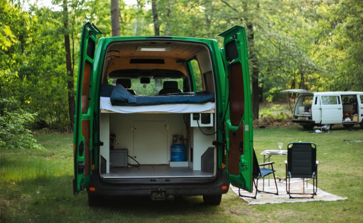 The Green House - Un Renault Master autonomo di lusso con due posti letto!