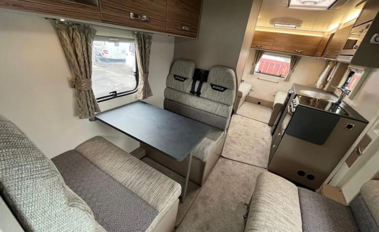 The privilege motorhome  – 6 berth Fiat alcove from 2021