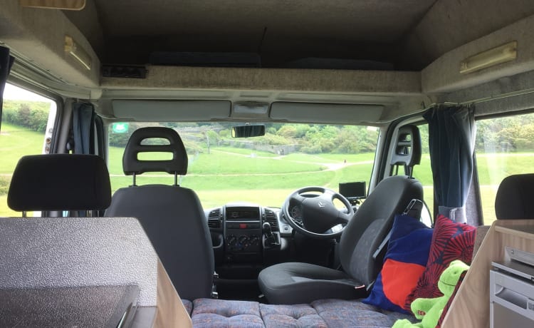 Robbie, 2 Berth Hi Top Camper Van Spacious, Comfortable and very easy to Dr