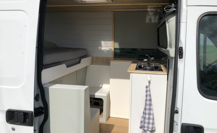 Knusse 2 persoons Renault camperbus off-grid