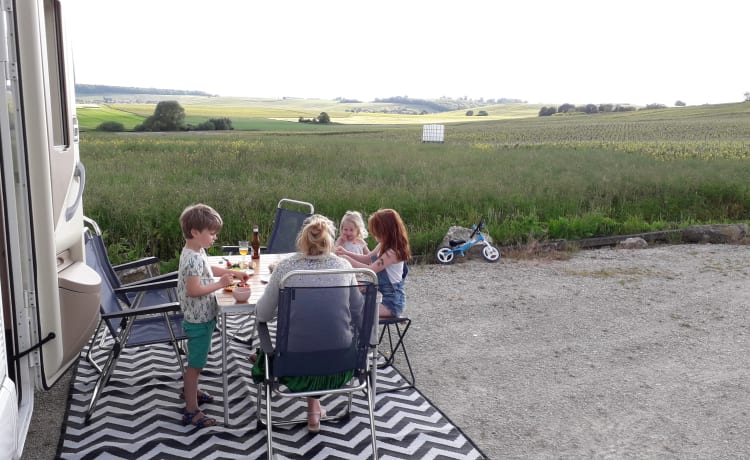 Liberté sur roues ! Camping-car luxueux et spacieux avec toutes les commodités