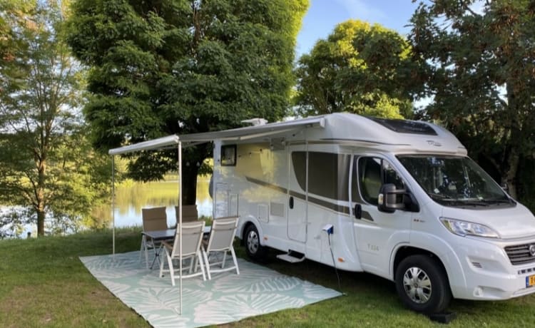 4P Luxe Carado Camper uit 2020 van alle gemakken voorzien