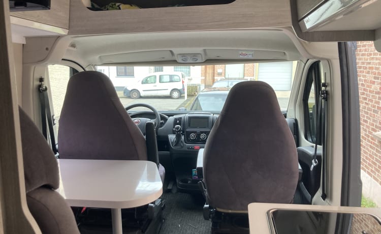 Suzy – Camperbus automaat 4p wacht op jouw avonturen!