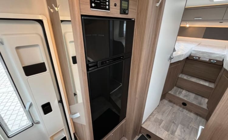 Carado i447 pro 4 persoons camper met automaat spiksplinternieuw 