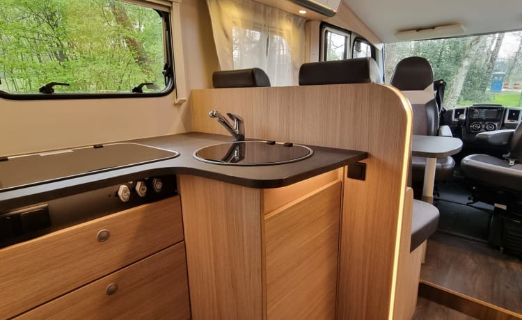 Ruime integraalcamper, van alle gemakken voorzien!  – 4 person Sunlight integral camper from 2019