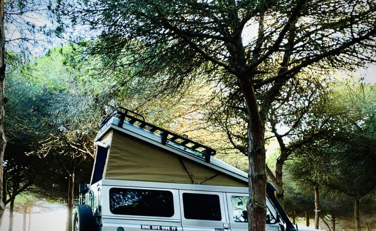 The Silver Bullit – Land Rover Defender (NL) 4x4 One-of-a-kind Custom made Offroad camper