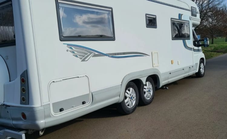 A Peace of Freedom – LARGE 6 Berth Motorhome 💚 INSURANCE INCLUDED