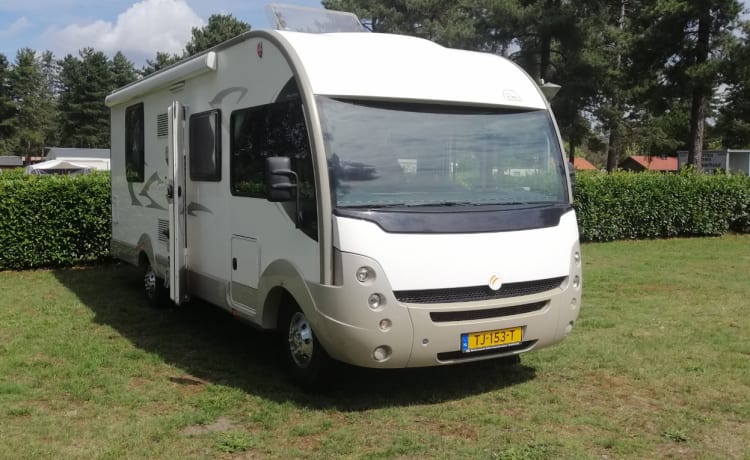 sehr geräumiger 4-Personen-Integralcamper mit phänomenaler Aussicht